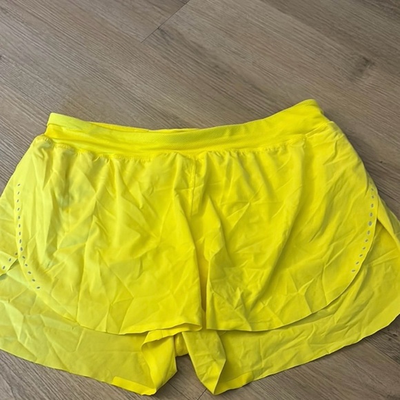 Lululemon Athletica Yellow fast and free shorts - Picture 3 of 3